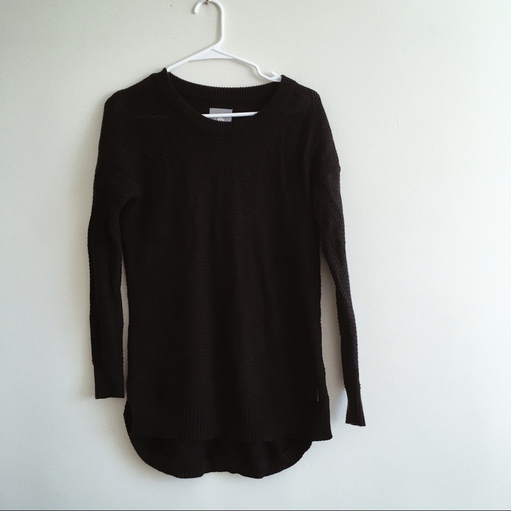 RIPCURL/ Small black round hem sweater